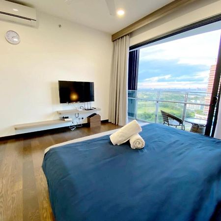 Almas Suites Puteri Harbour Нусаяя Екстер'єр фото