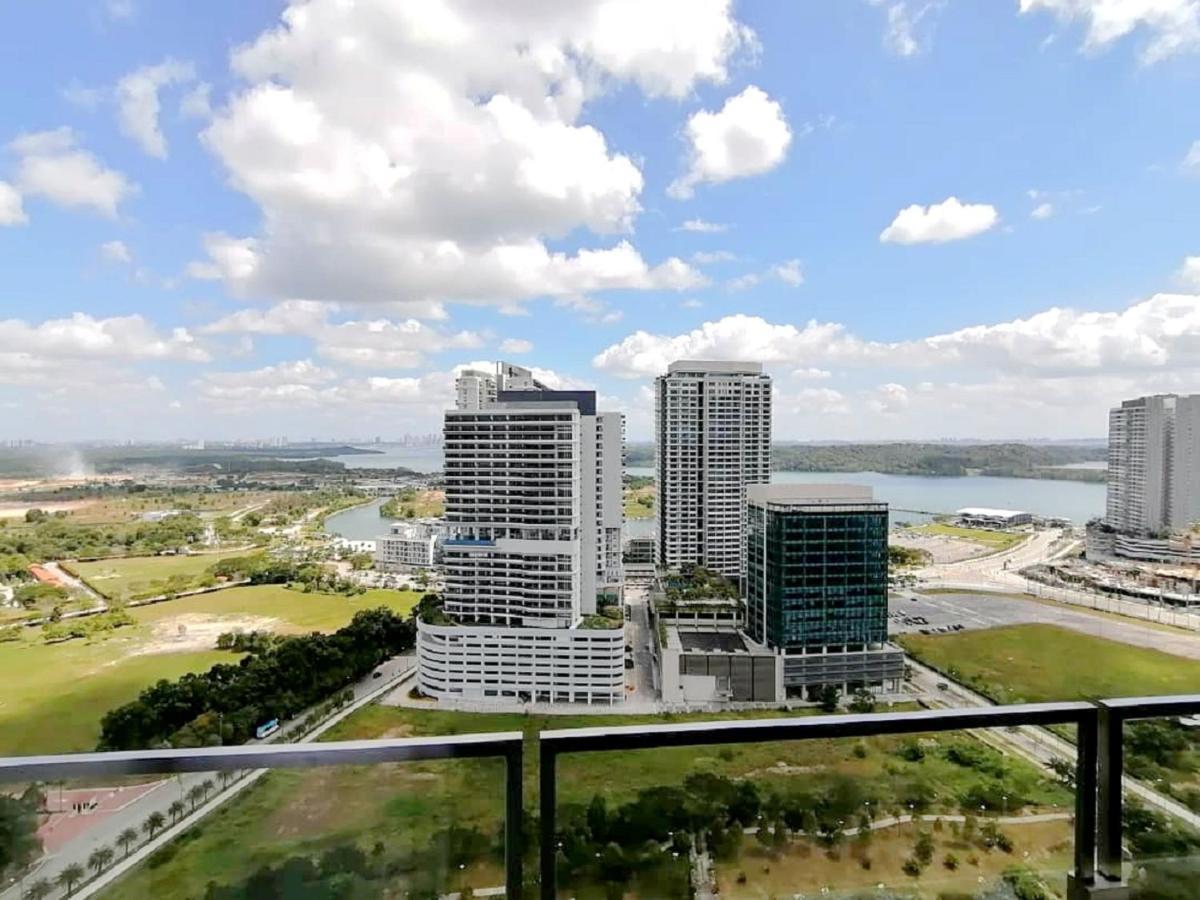 Almas Suites Puteri Harbour Нусаяя Екстер'єр фото