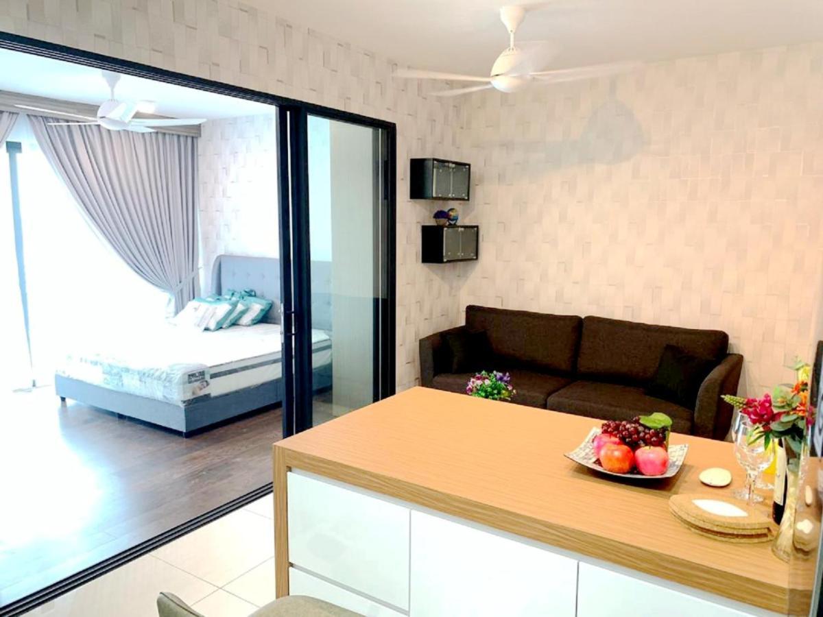 Almas Suites Puteri Harbour Нусаяя Екстер'єр фото