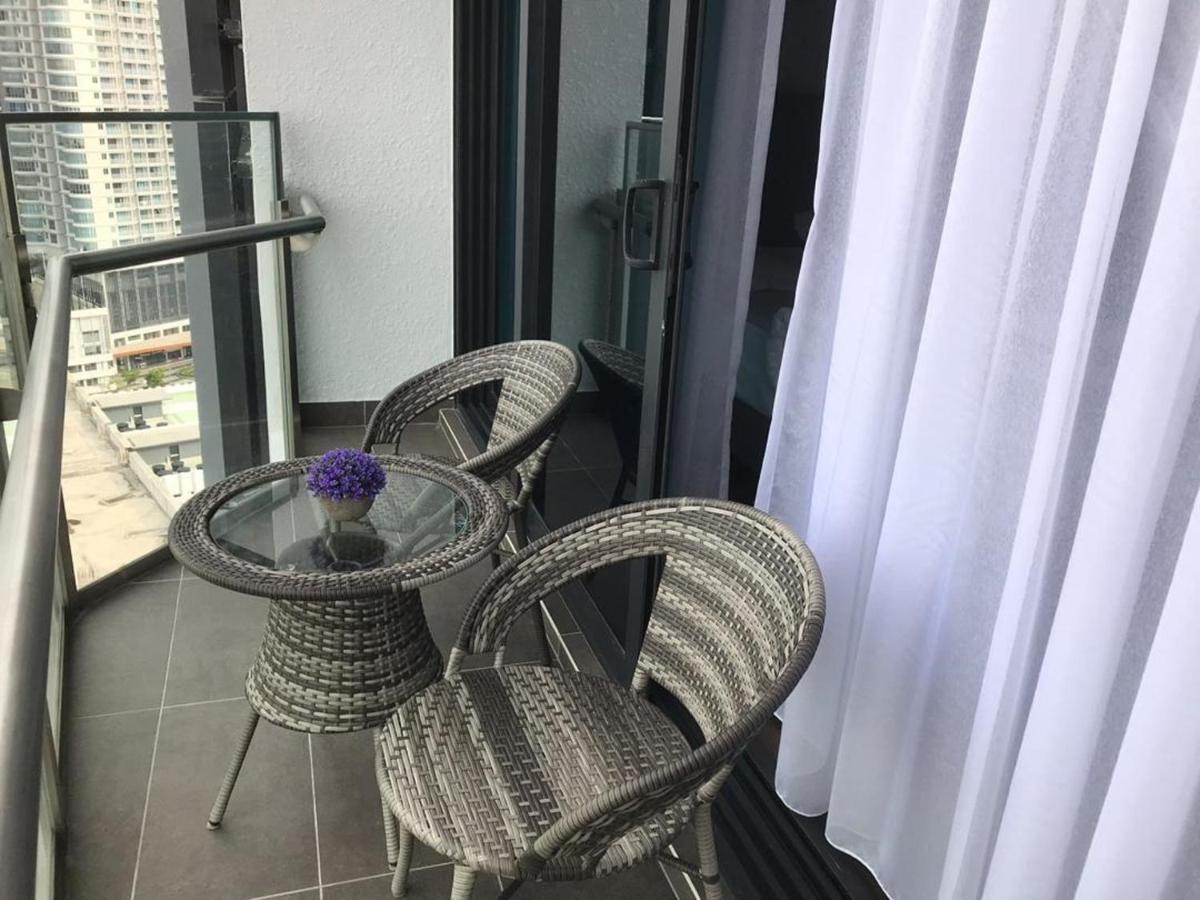 Almas Suites Puteri Harbour Нусаяя Екстер'єр фото
