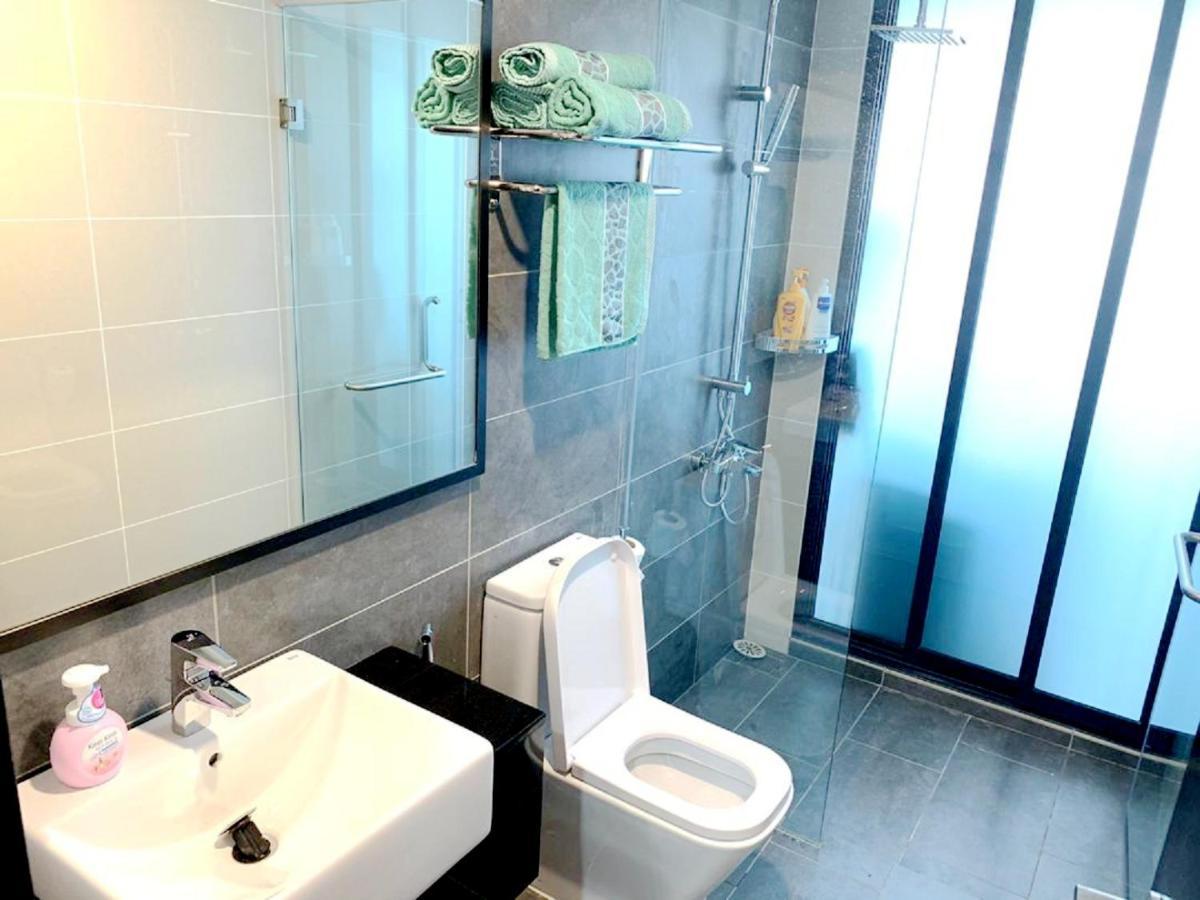 Almas Suites Puteri Harbour Нусаяя Екстер'єр фото