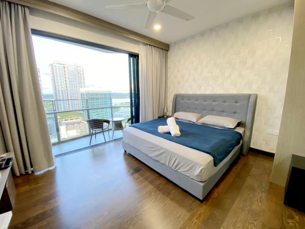 Almas Suites Puteri Harbour Нусаяя Екстер'єр фото