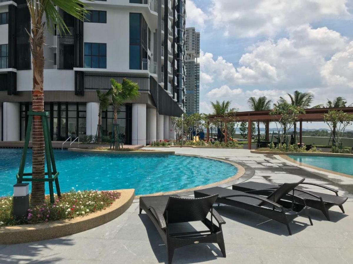 Almas Suites Puteri Harbour Нусаяя Екстер'єр фото