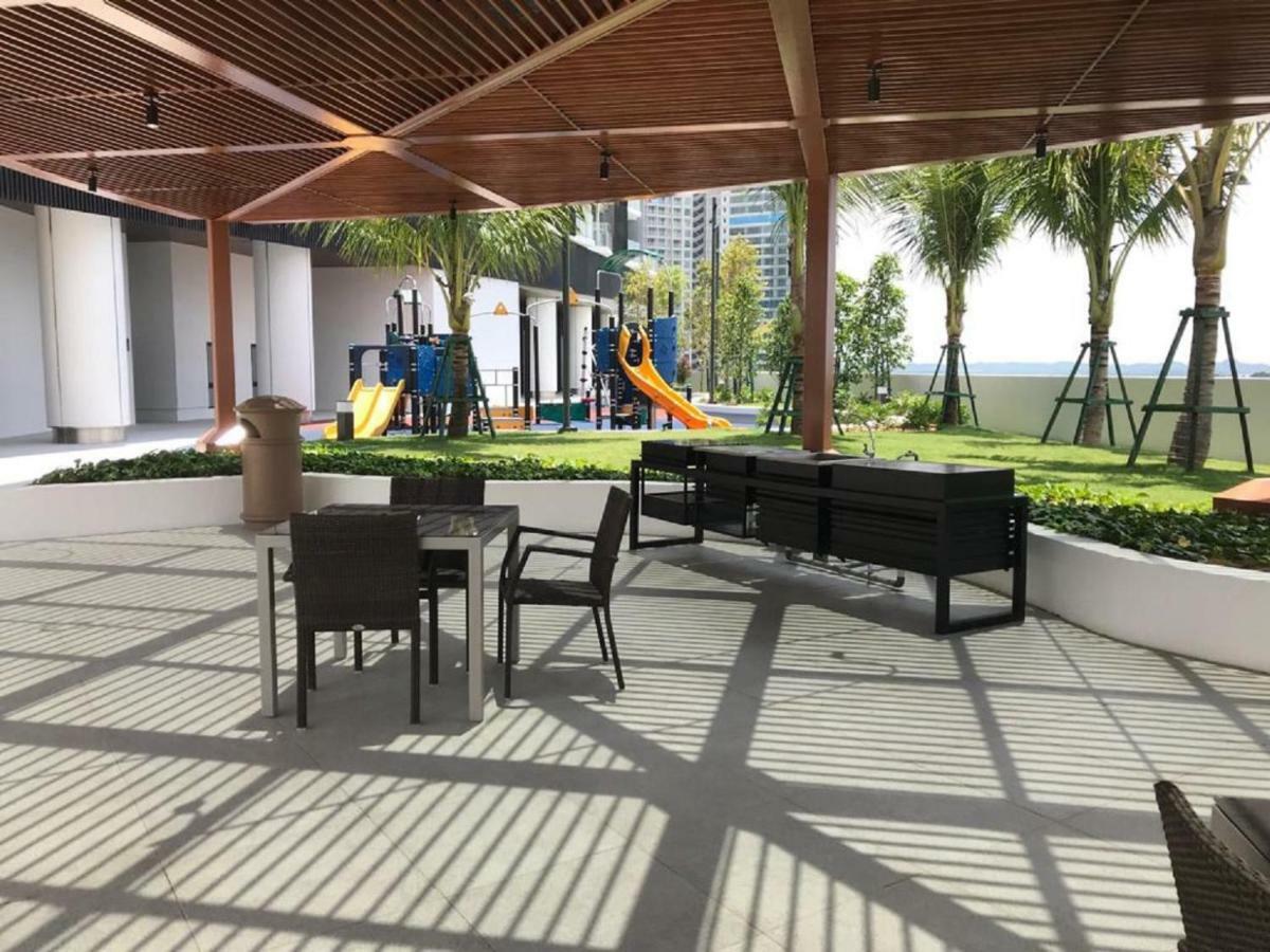 Almas Suites Puteri Harbour Нусаяя Екстер'єр фото