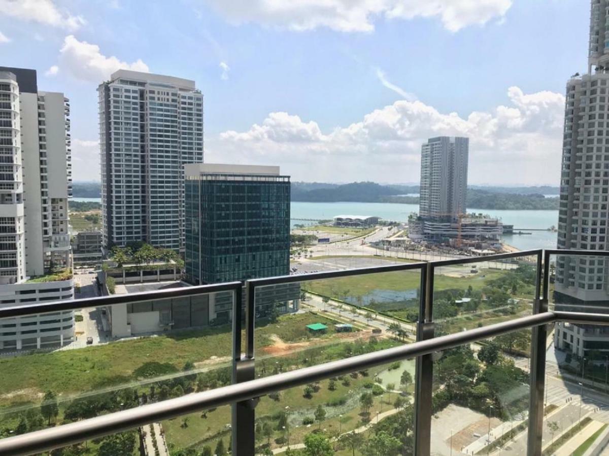 Almas Suites Puteri Harbour Нусаяя Екстер'єр фото