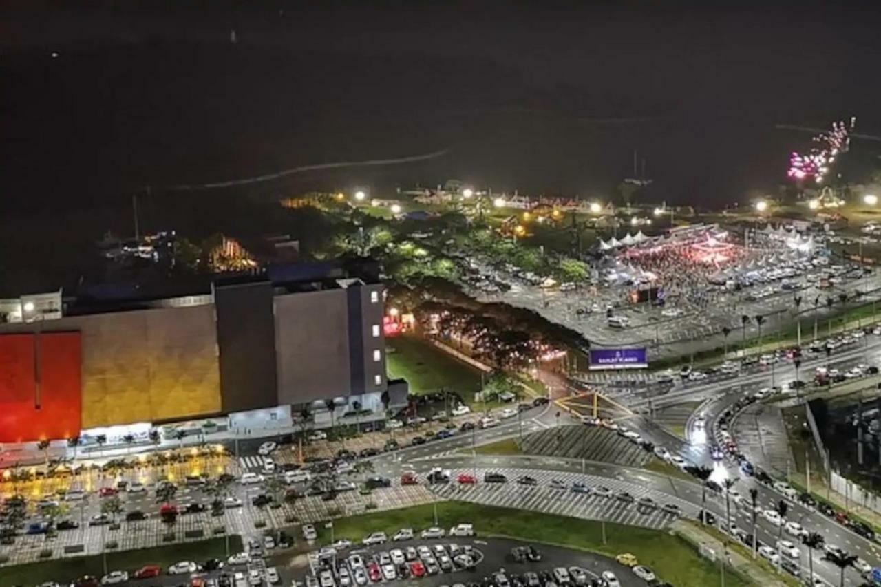 Almas Suites Puteri Harbour Нусаяя Екстер'єр фото
