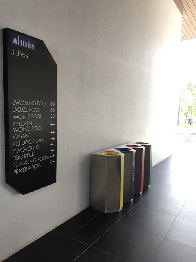 Almas Suites Puteri Harbour Нусаяя Екстер'єр фото